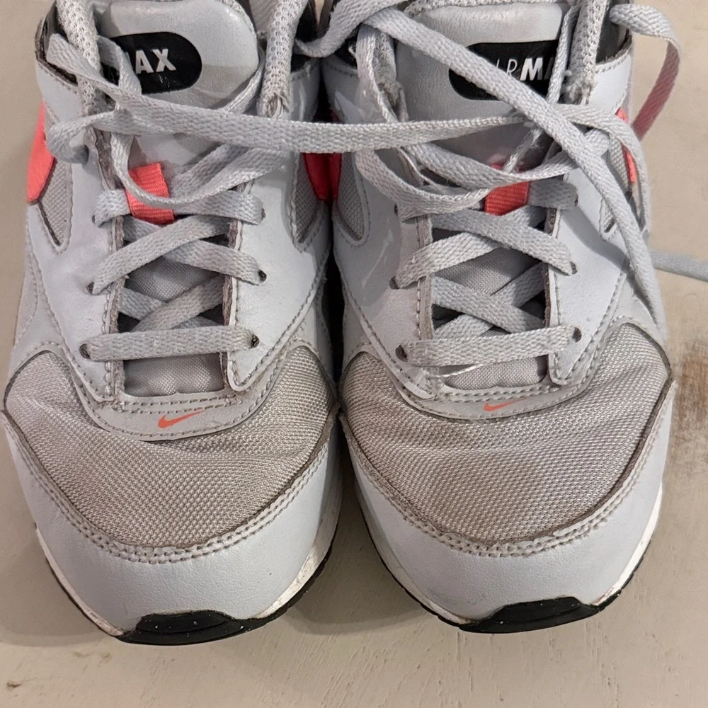 Kids Nike Air Max IVO Sneakers - White and Pink 3Y